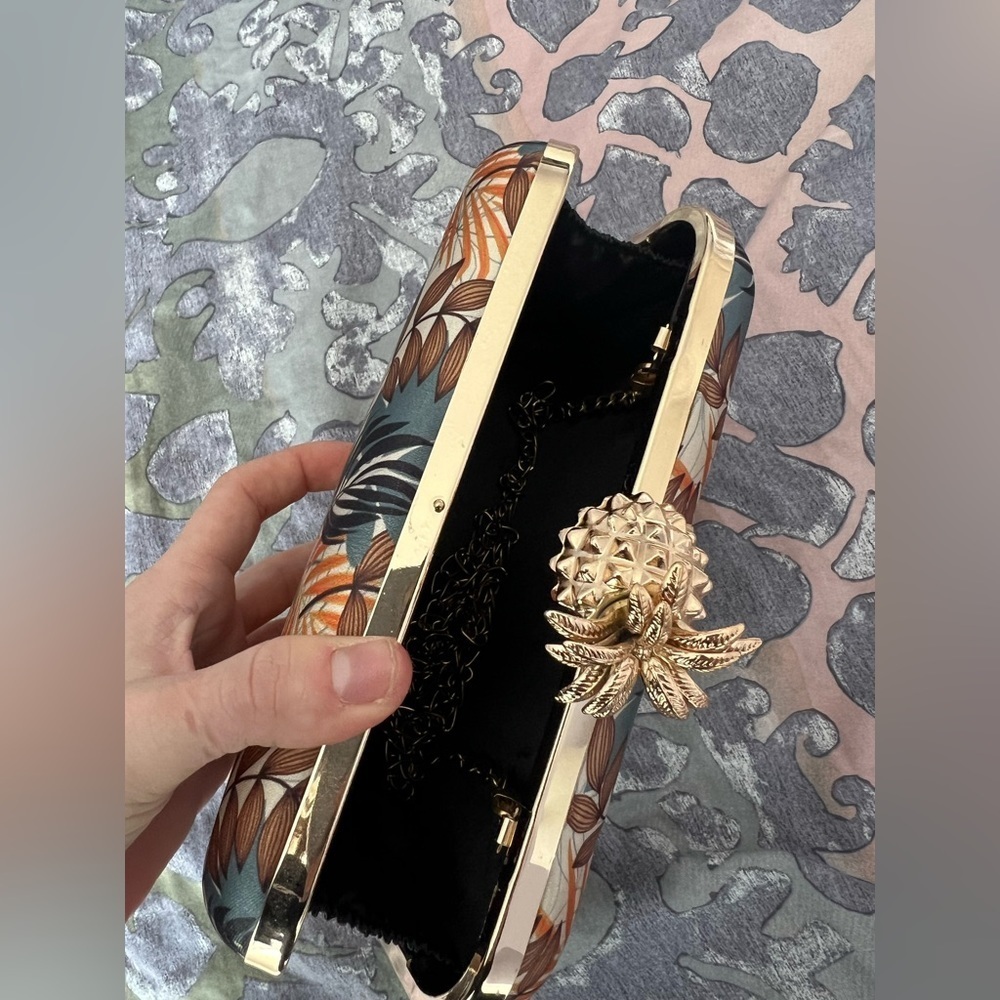 Vintage Pineapple Clutch w/ Gold Chain - Picture 4 of 5
